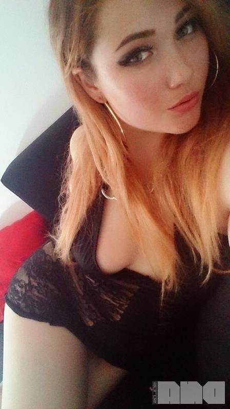 10P Blonde girl Misha Mayfair takes some selfies of her beautiful face