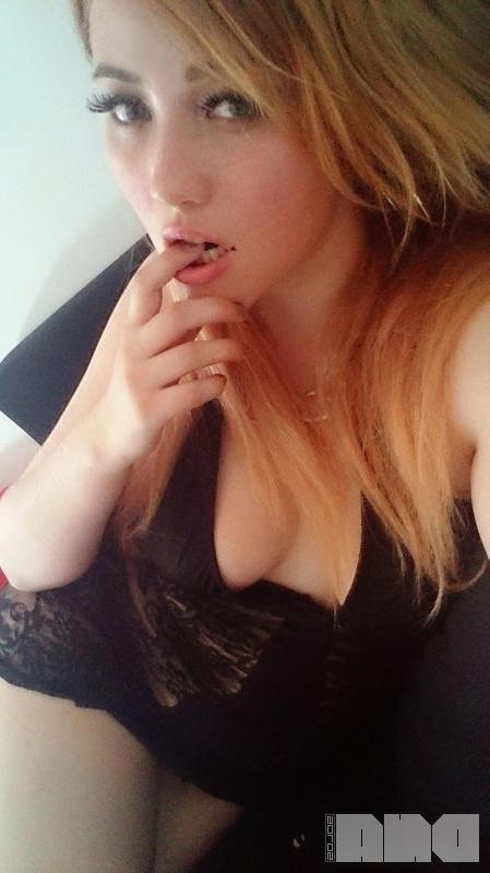 10P Blonde girl Misha Mayfair takes some selfies of her beautiful face