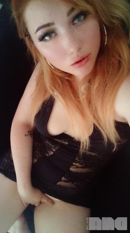 10P Blonde girl Misha Mayfair takes some selfies of her beautiful face