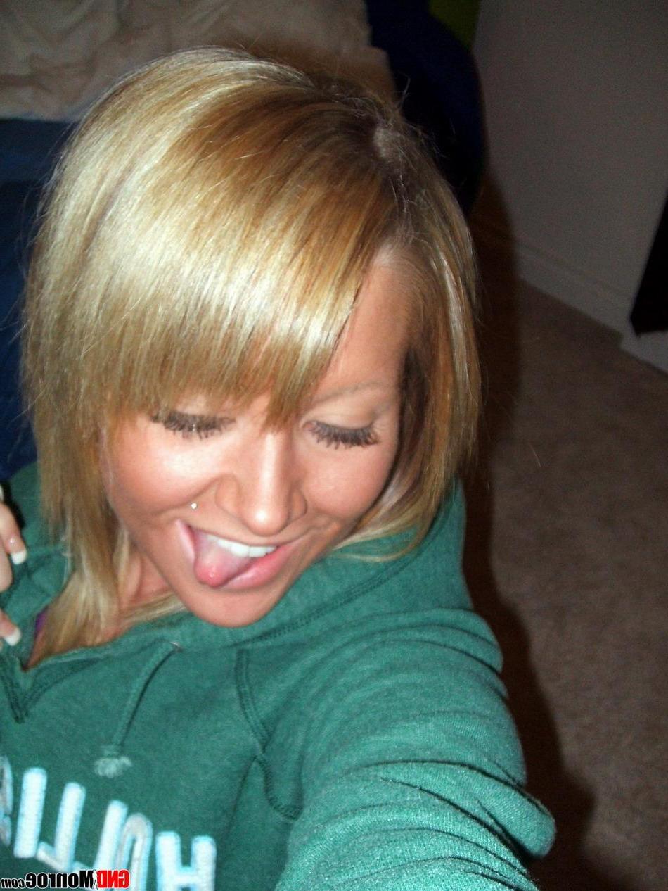 16P Pictures of teen chick GND Monroe taking hot pictures of her self