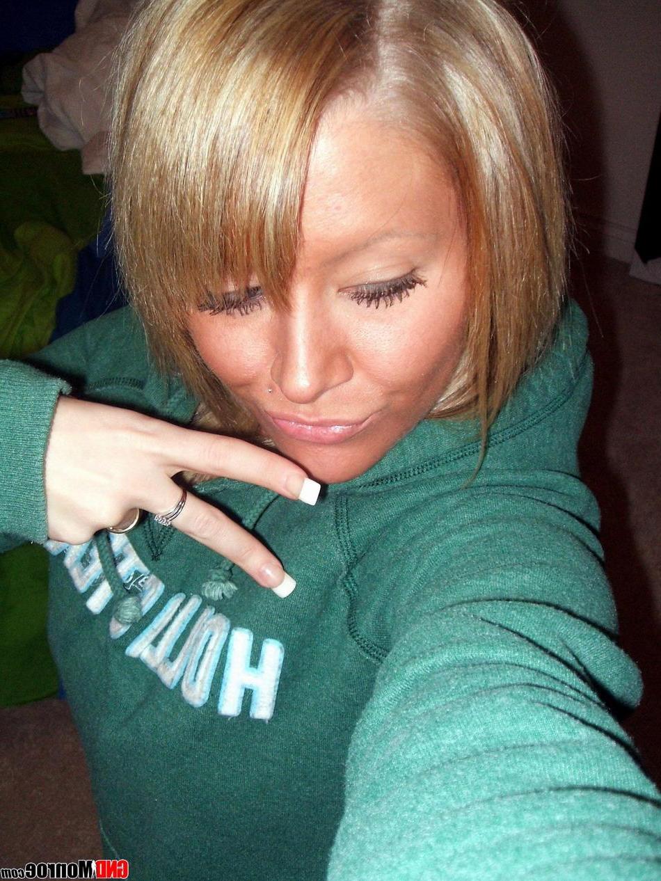 16P Pictures of teen chick GND Monroe taking hot pictures of her self