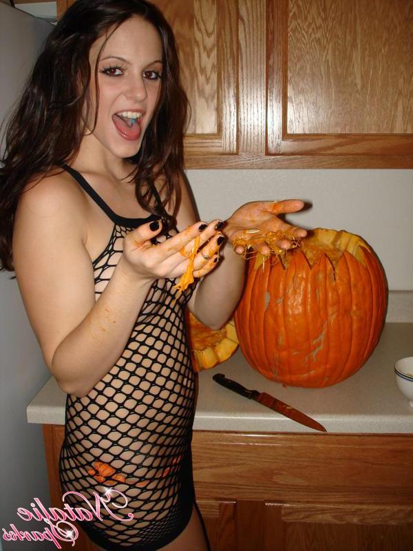 20P Pictures of Natalie Sparks carving her Halloween pumpkin