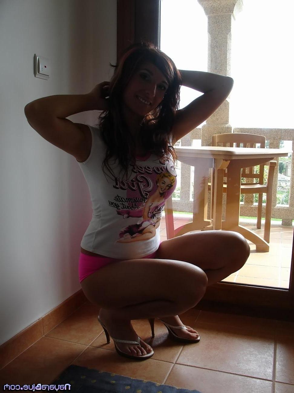 20P Pictures of Nayara Blue letting her big tits hang out