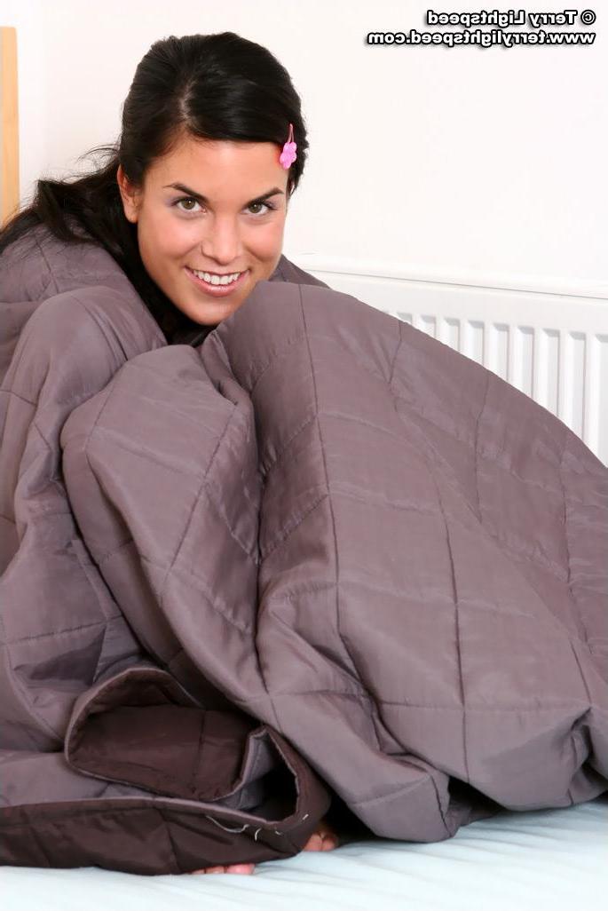20P Pictures of teen Terry Lightspeed showing you her pussy