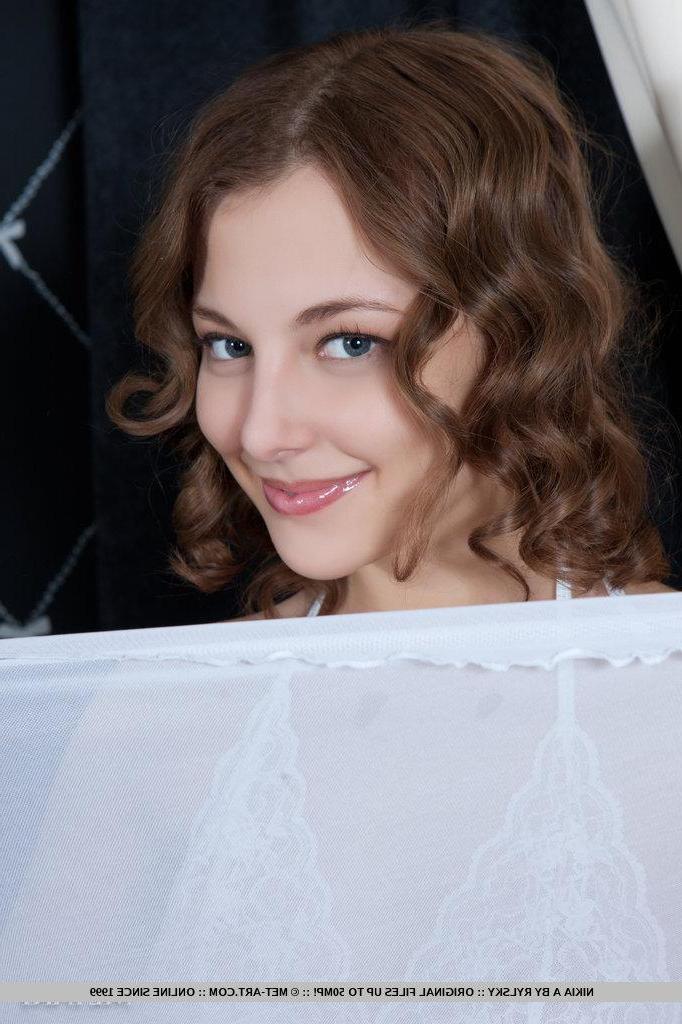 18P Pictures of teen beauty Nikia A showing off her hot nude body