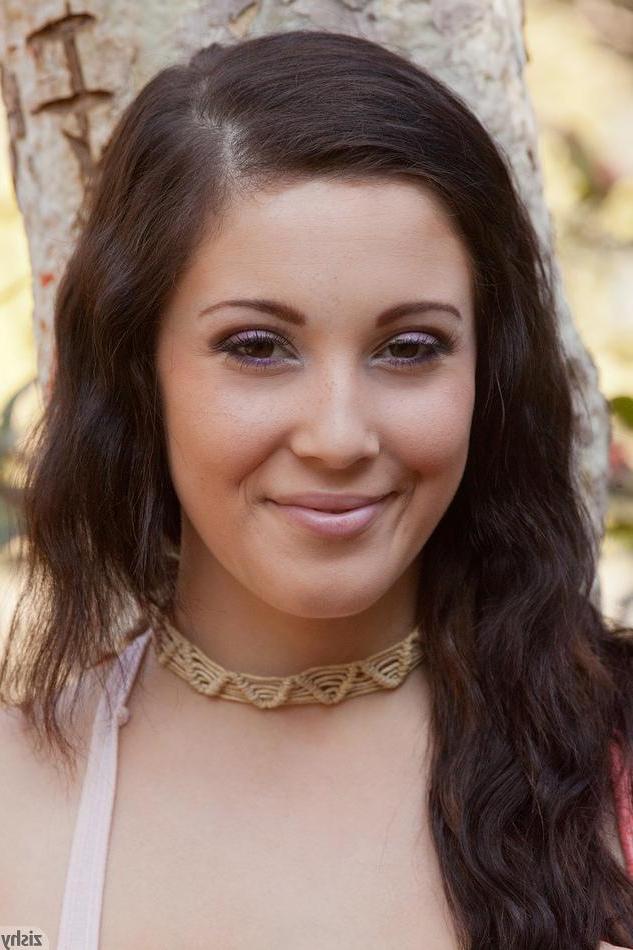 8P Busty coed Noelle Easton teases in a tank top and jeans