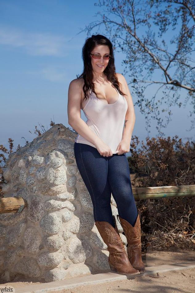 8P Busty coed Noelle Easton teases in a tank top and jeans