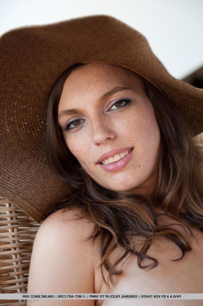18P Pictures of busty brunette beauty Pavla A showing her incredible naked body