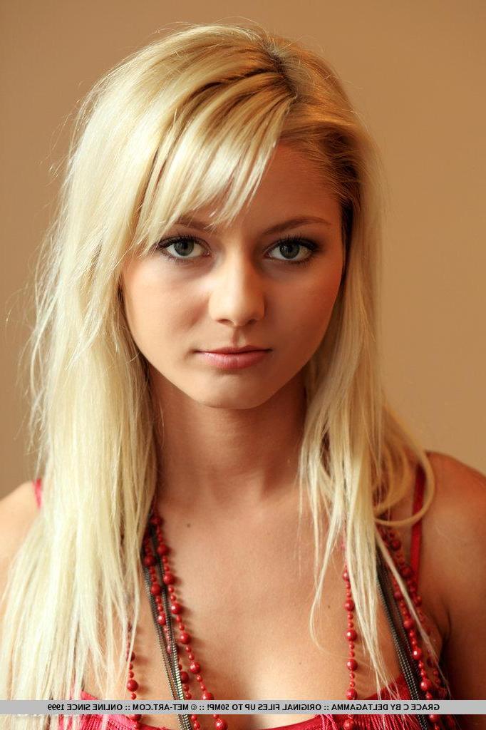 18P Pictures of teen beauty Grace C stripping to only her shoes and necklace