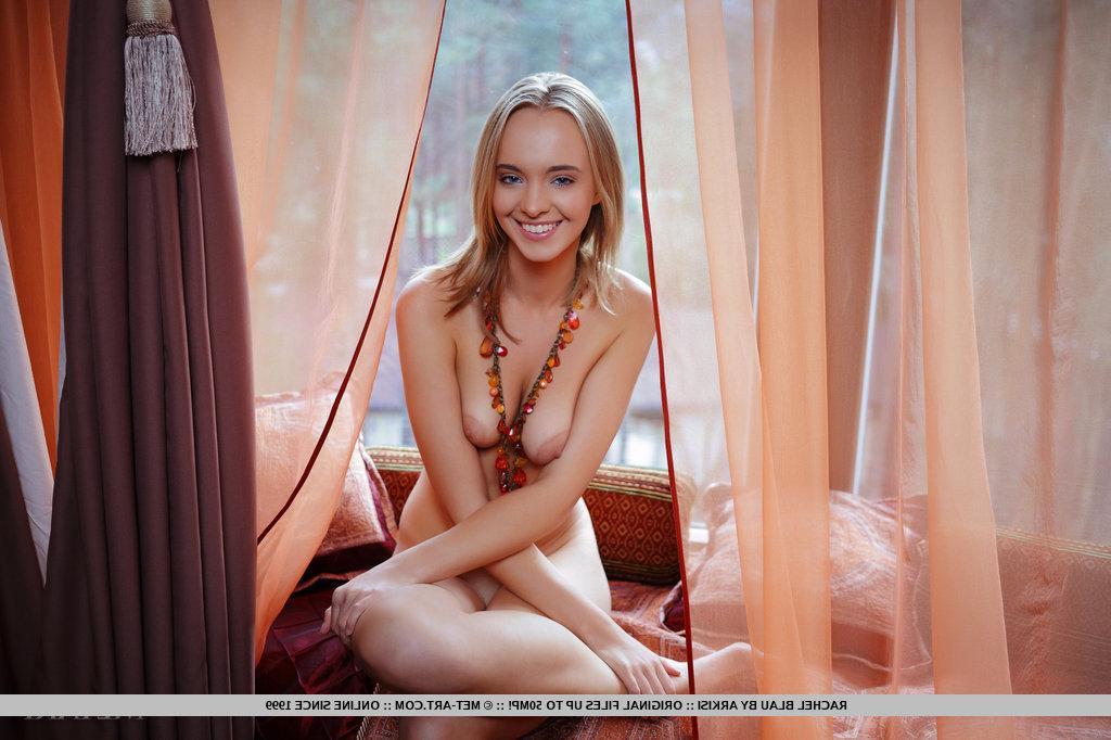 18P Pictures of teen beauty Rachel Blau completely nude and horny for you