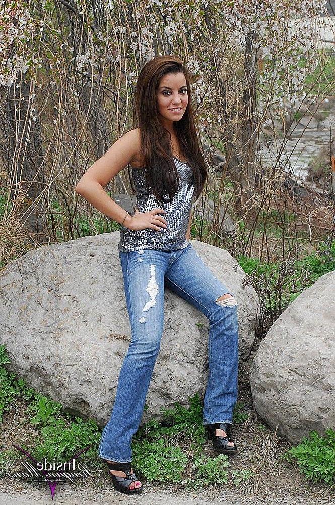 14P Pictures of teen girl Reagan Manx showing off her incredible beauty