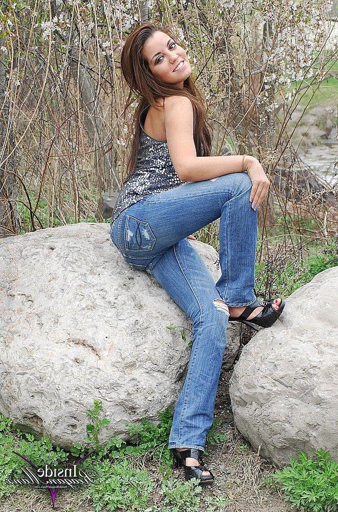 14P Pictures of teen girl Reagan Manx showing off her incredible beauty