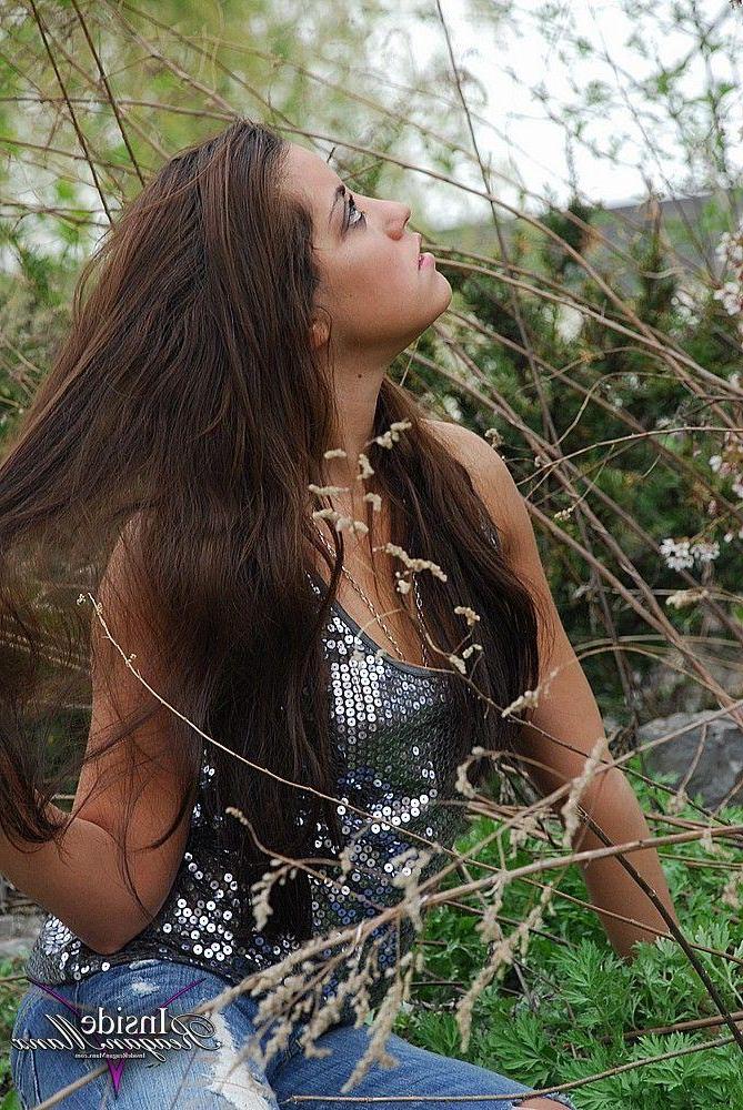 14P Pictures of teen girl Reagan Manx showing off her incredible beauty