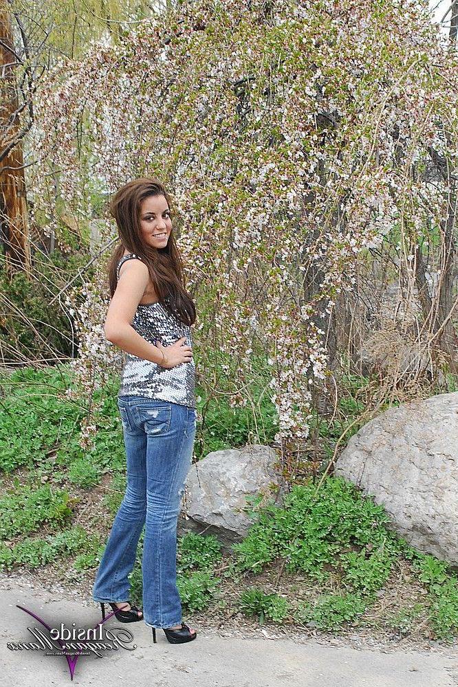 14P Pictures of teen girl Reagan Manx showing off her incredible beauty