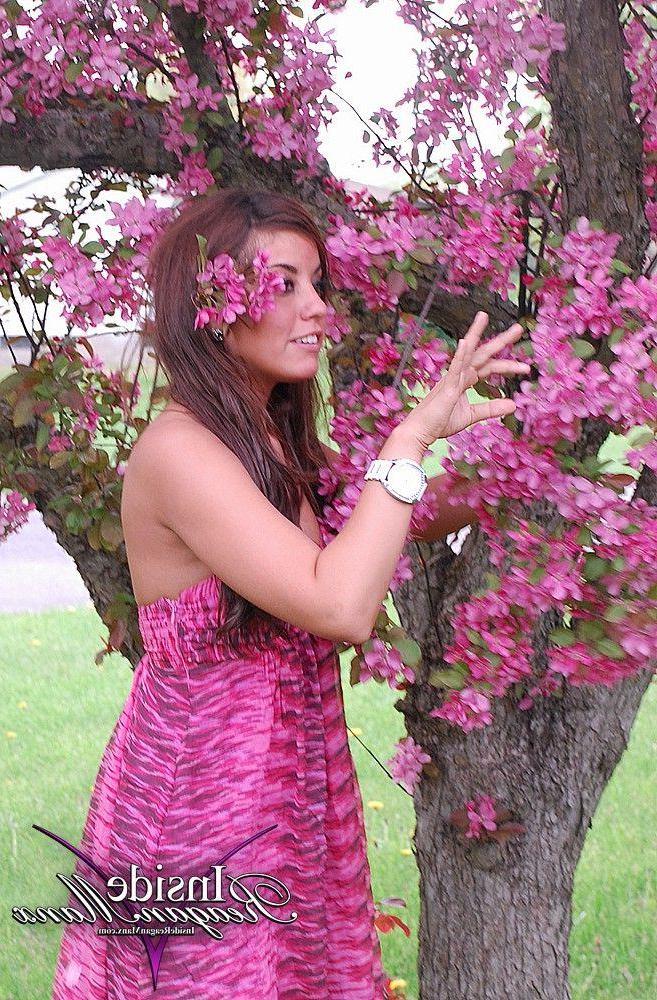 15P Pictures of Reagan Manx displaying her beauty like a flower