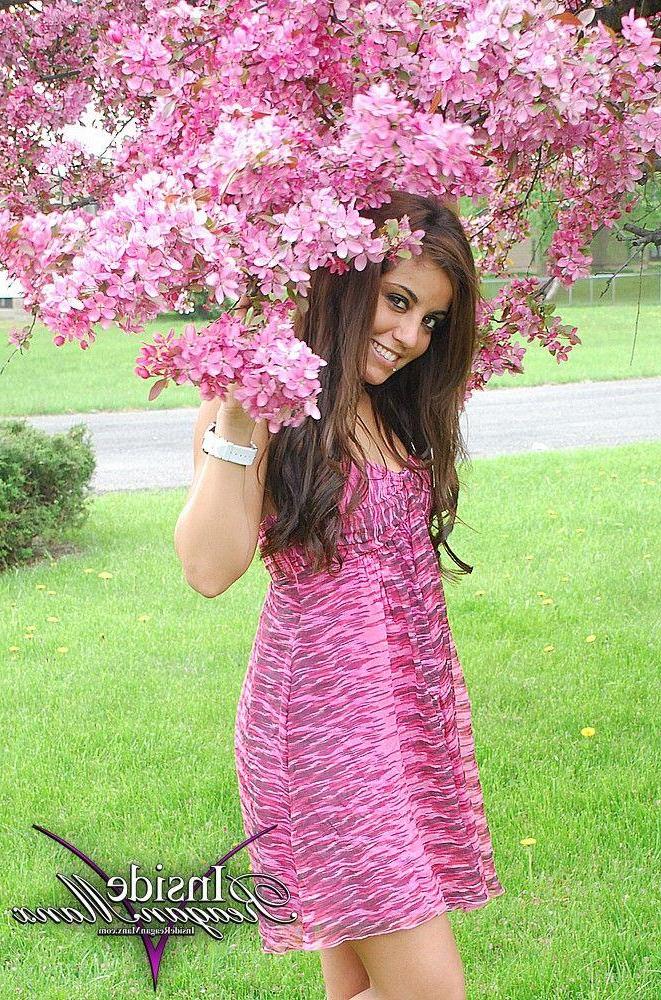 15P Pictures of Reagan Manx displaying her beauty like a flower