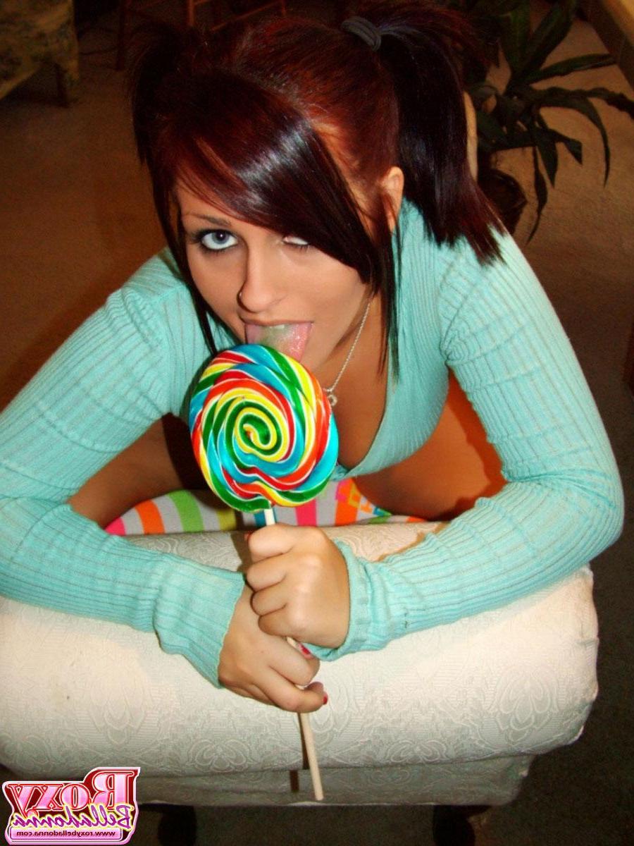 16P Pictures of teen Roxy Belladonna putting something hard in her mouth