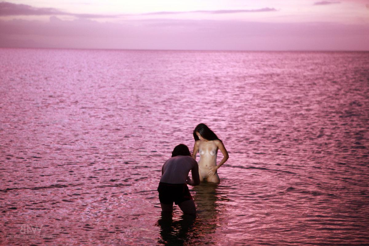 16P Ruth Medina competes with the sunset in a beauty contest ... the sunset doesn't stand a chance