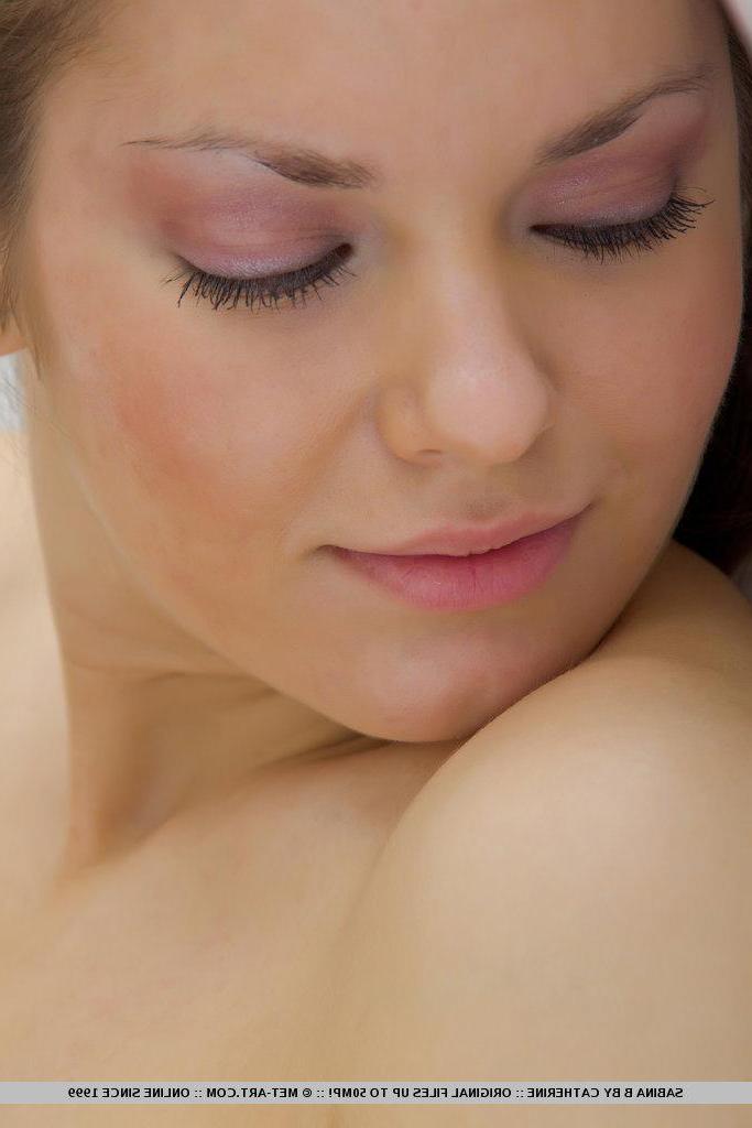 18P Pictures of teen beauty Sabina B showing her beautiful naked body