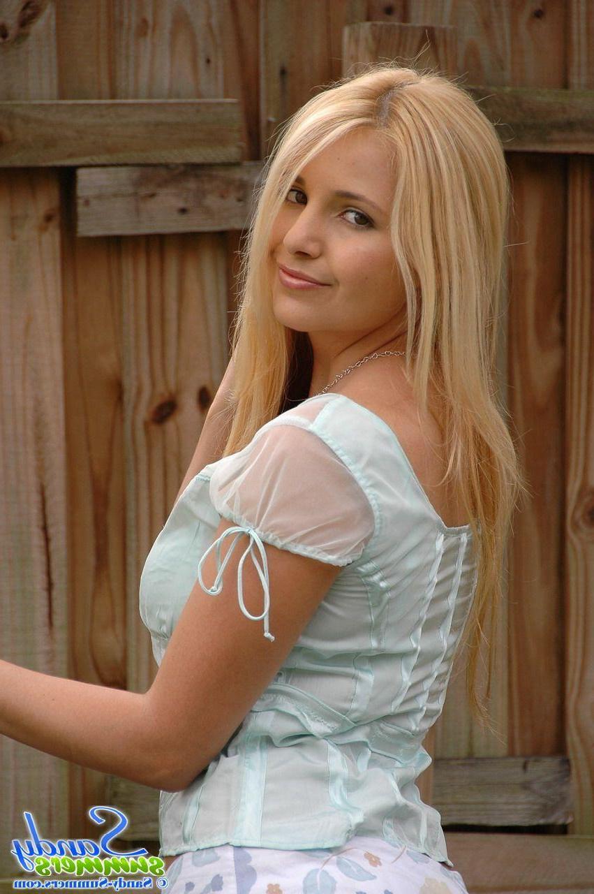 20P Pictures of teen beauty Sandy Summers stripping outside