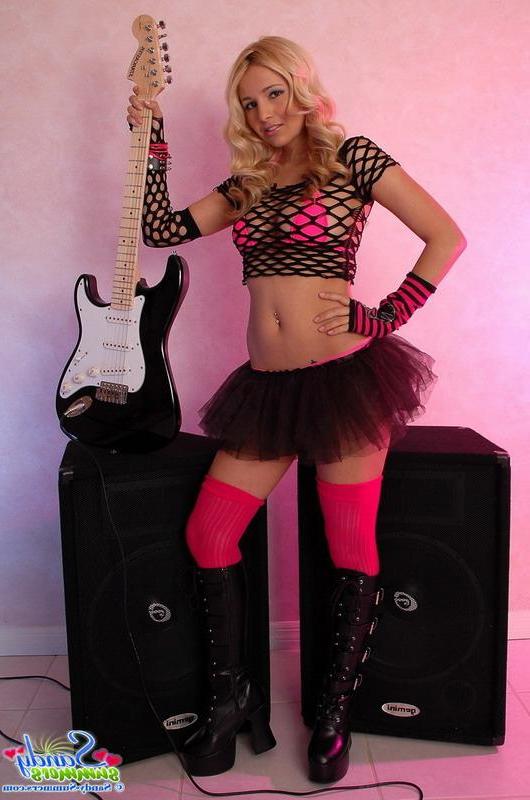 15P Pictures of teen star Sandy Summers playing with a long hard ...