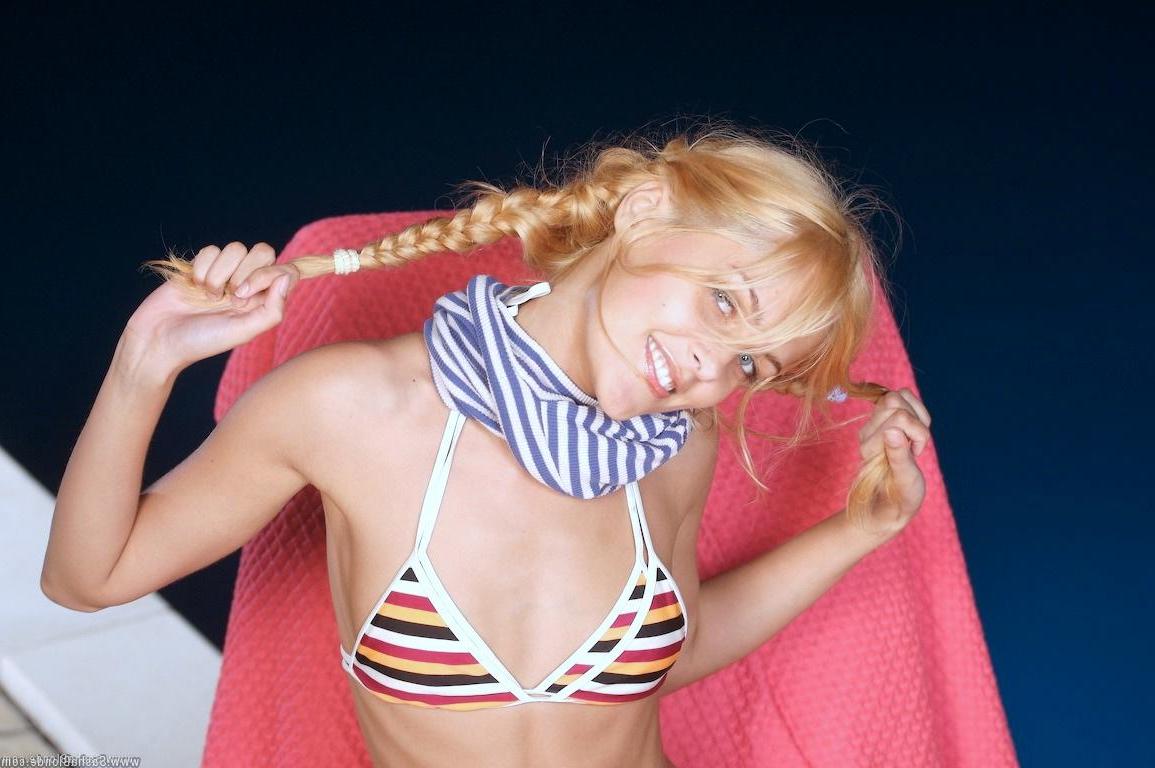 15P Pictures of Sasha Blonde toying both of her holes