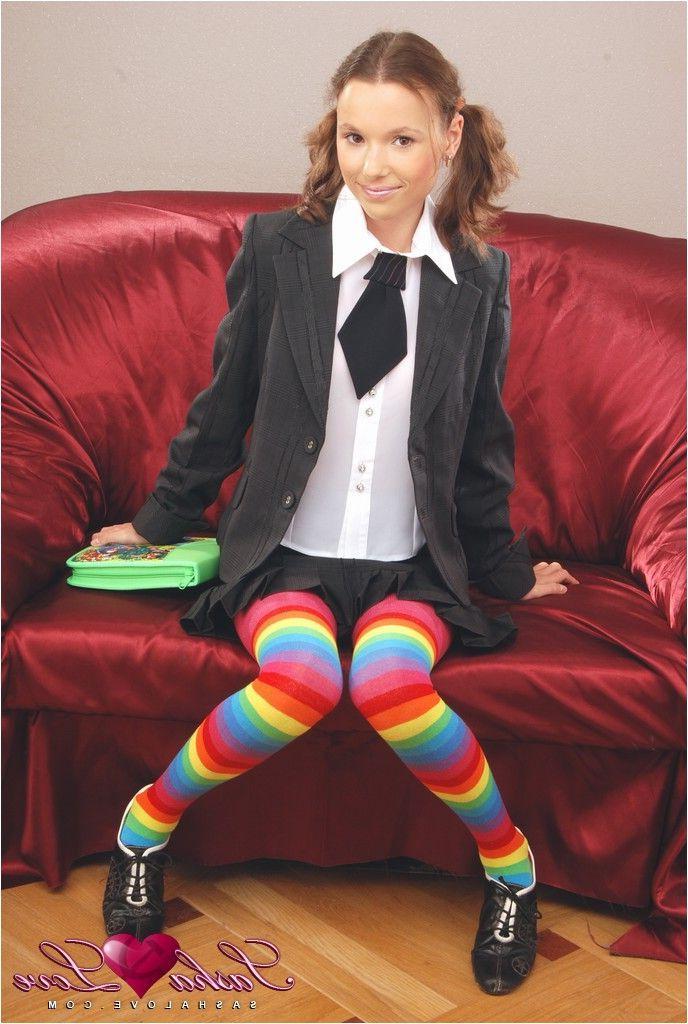 14P Photos de la jeune Sasha Love en train de se baiser avec de la nourriture