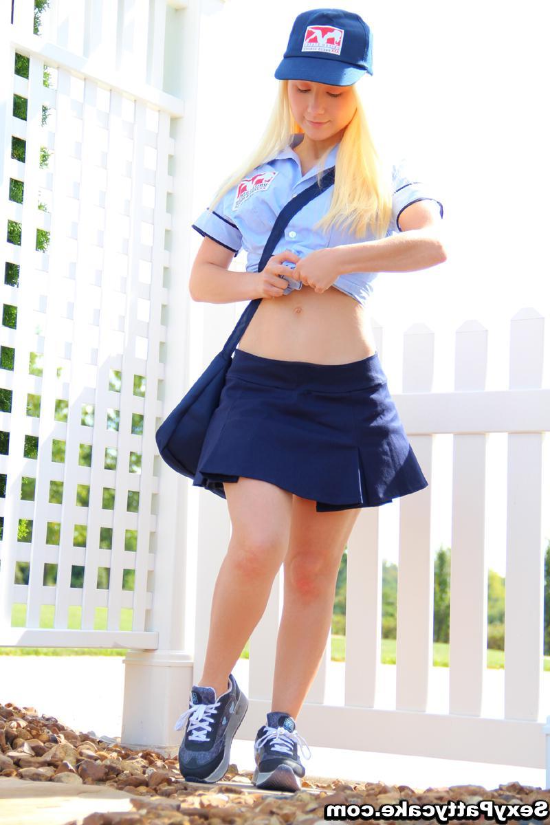 16P Blonde model Sexy Pattycake is your very sexy Fe-Mail delivery girl