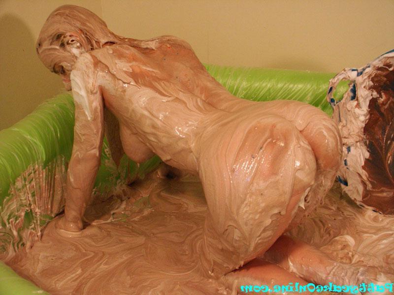 16P Pictures of Pattycake getting messy with a pie