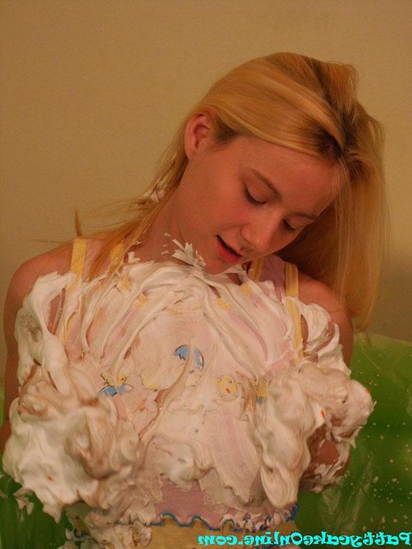 16P Pictures of Pattycake getting messy with a pie