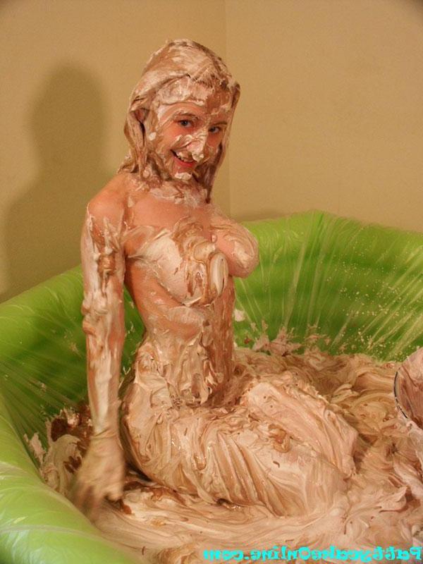 16P Pictures of Pattycake getting messy with a pie
