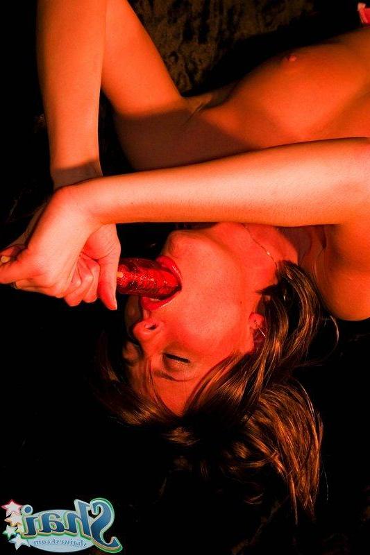 20P Pictures of Shai West fucking herself with a sucker