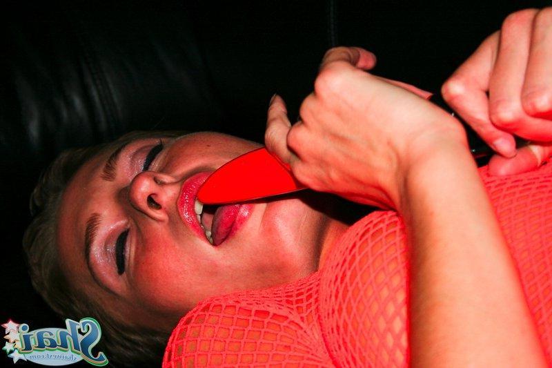 20P Pictures of teen amateur Shai West toying her wet pussy
