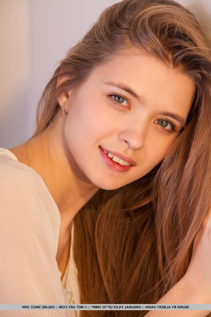 18P Pretty teen Sigrid shows you her tight pussy at home