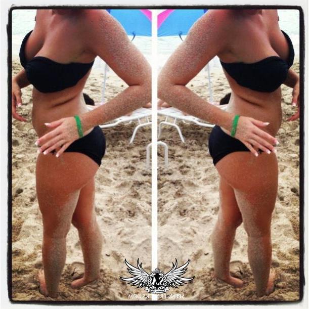 12P Blonde babe Spencer Nicks takes some hot candid shots of herself