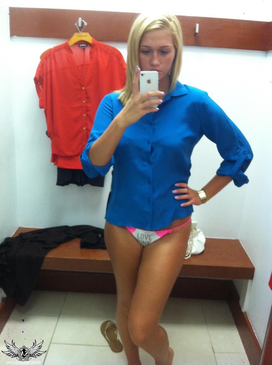 12P Blonde hottie Spencer Nicks takes some very sexy pics of herself