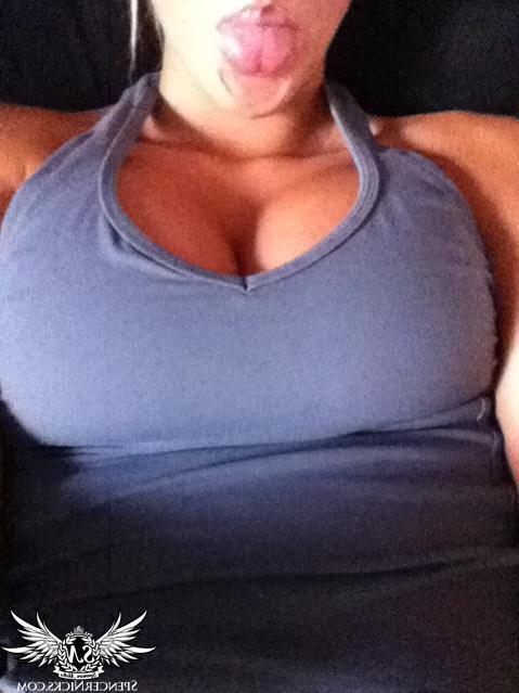 12P Blonde hottie Spencer Nicks takes some very sexy pics of herself