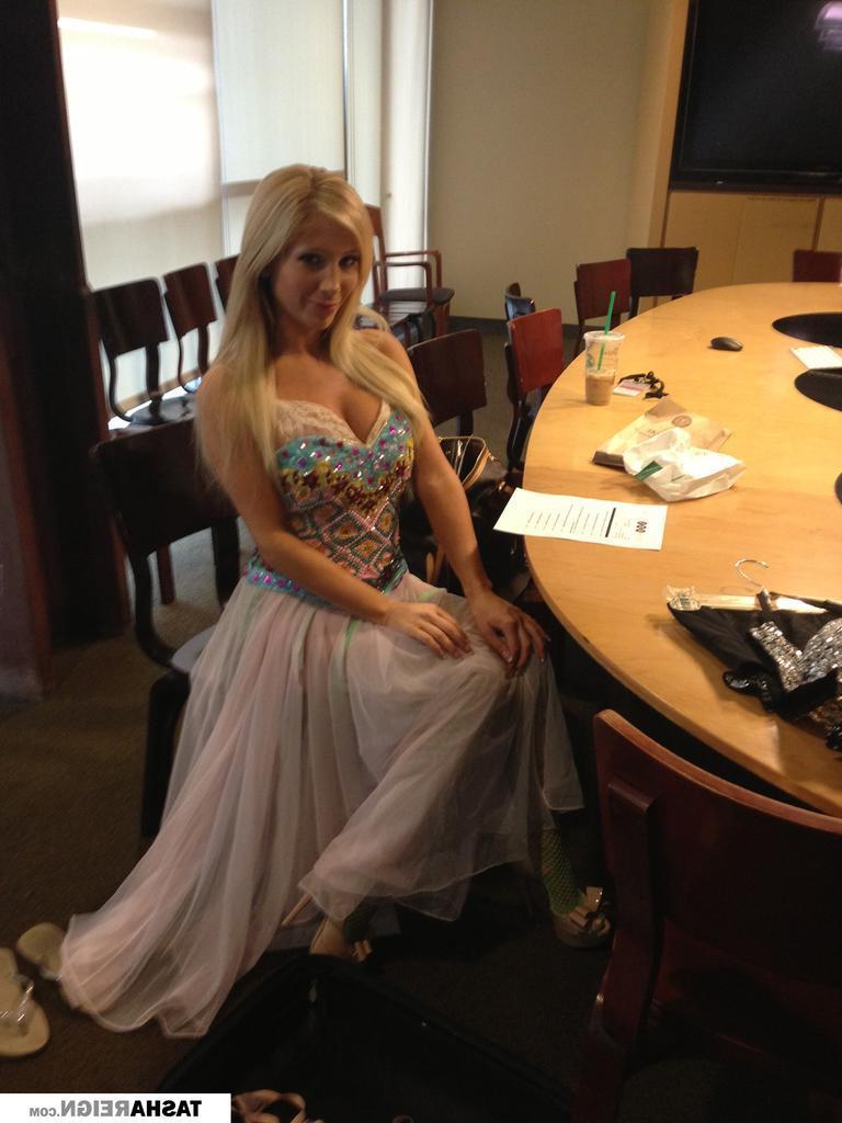 15P Busty blonde babe Tasha Reign shares candid pics