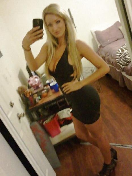 25P Self Shot Hotties From,SmutDates