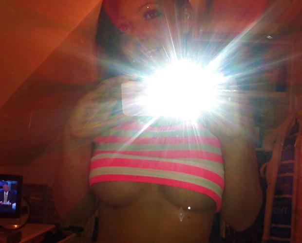 25P Self Shot Hotties From,SmutDates