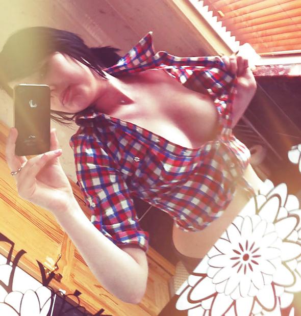 25P Self Shot Hotties From,SmutDates
