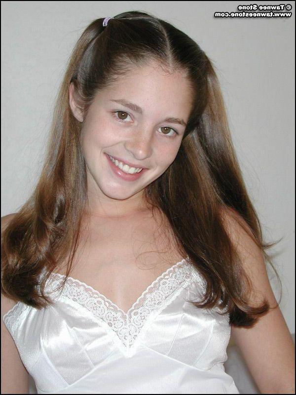 20P Pictures of teen Tawnee Stone slipping out of her white dress