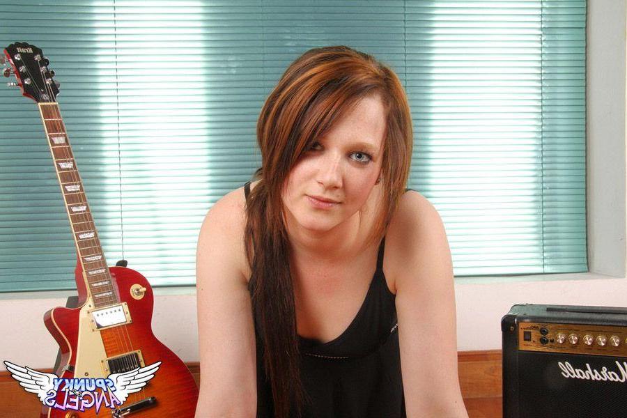 20P Pictures of teen hottie Teagan stroking a long hard ...