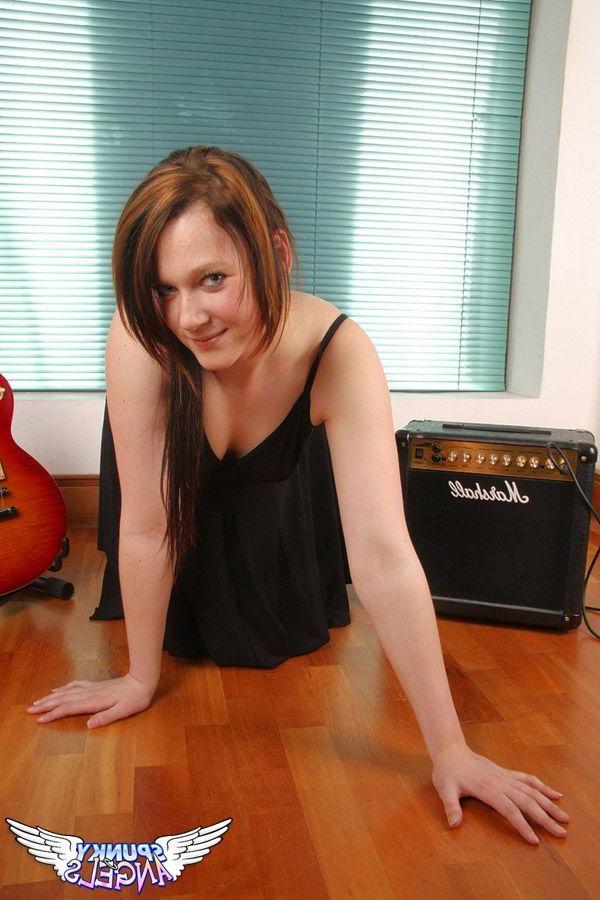 20P Pictures of teen hottie Teagan stroking a long hard ...