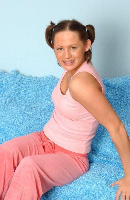 15P Pictures of Teen Emery spreading her legs for your hard bone
