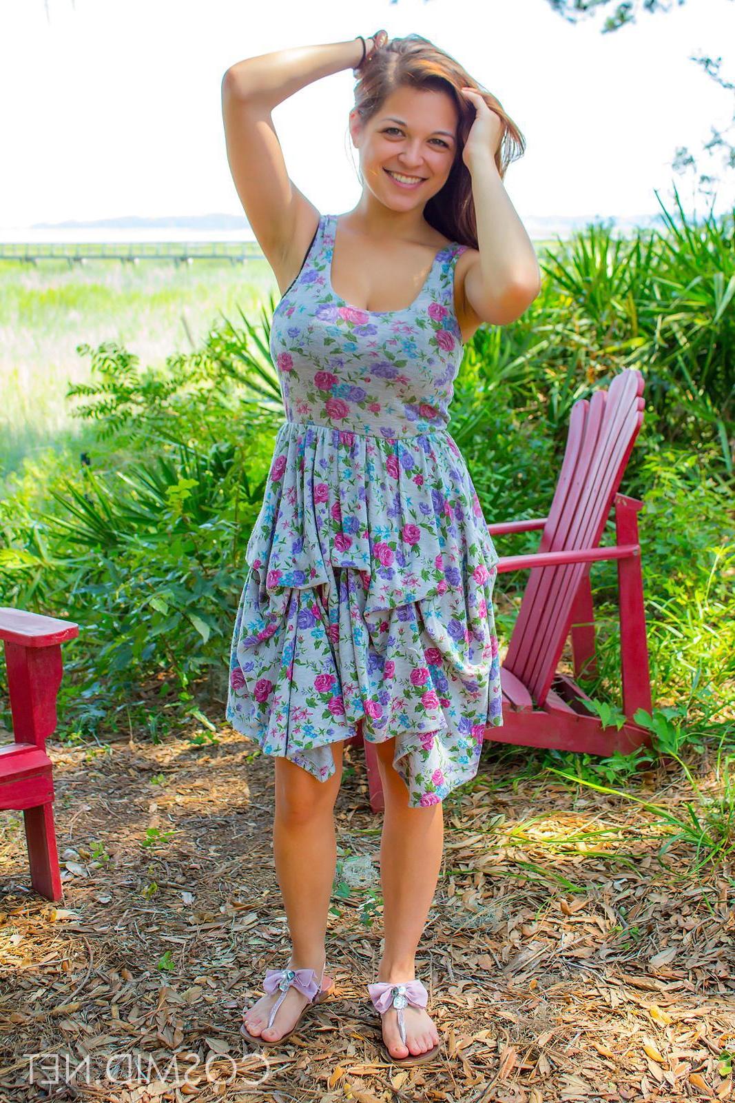 16P Pictures of teen girl Tessa exposing her huge natural boobs outside