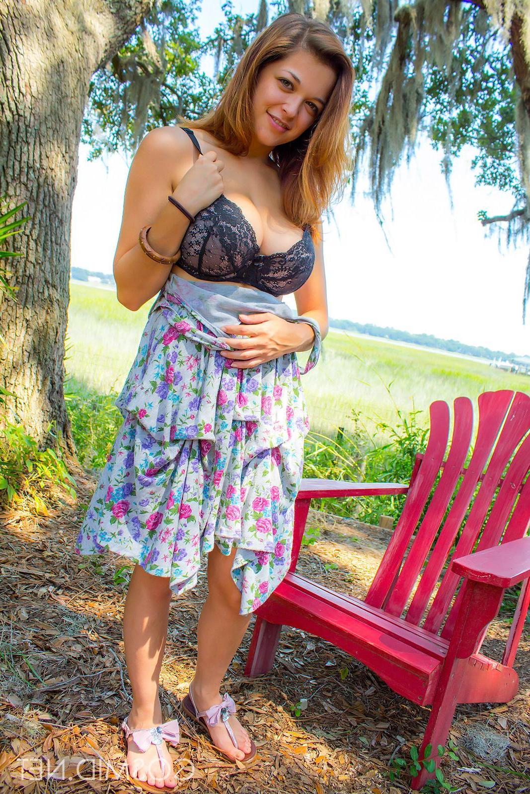 16P Pictures of teen girl Tessa exposing her huge natural boobs outside