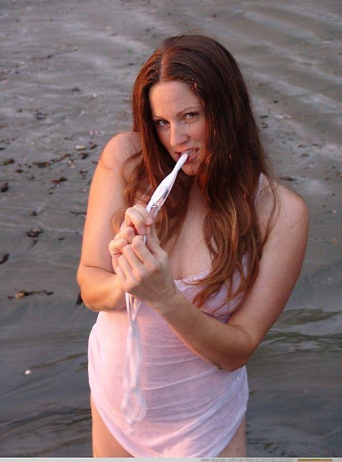 20P Pictures of teen girl Vicki Model getting wet on a beach