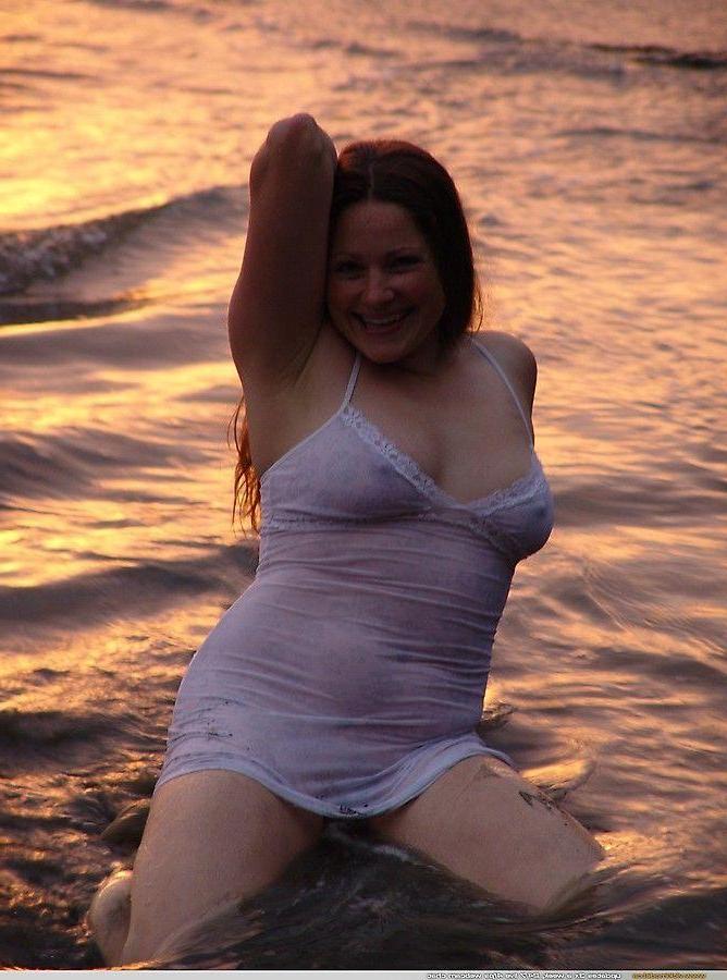 20P Pictures of teen girl Vicki Model getting wet on a beach