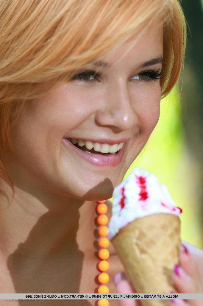 18P Pictures of teen beauty Violla A getting naked in the forest